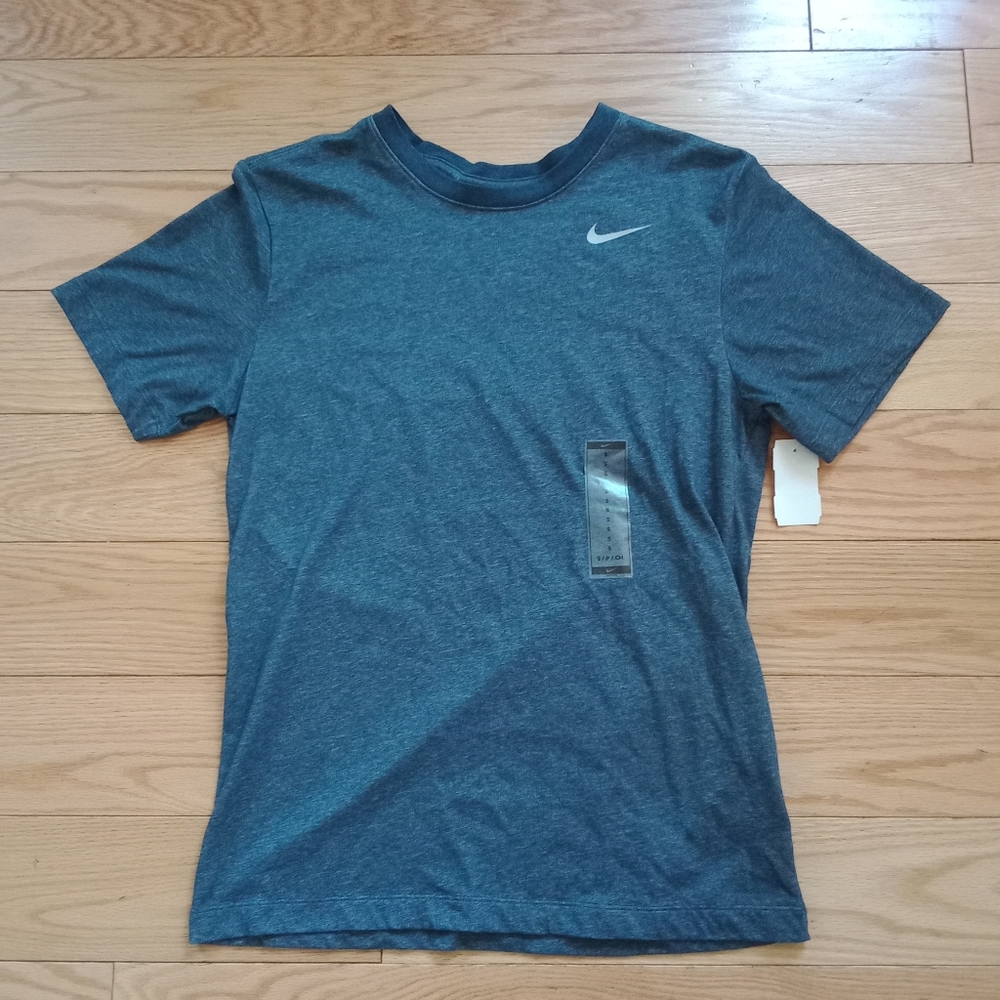 The Nike Tee NWT